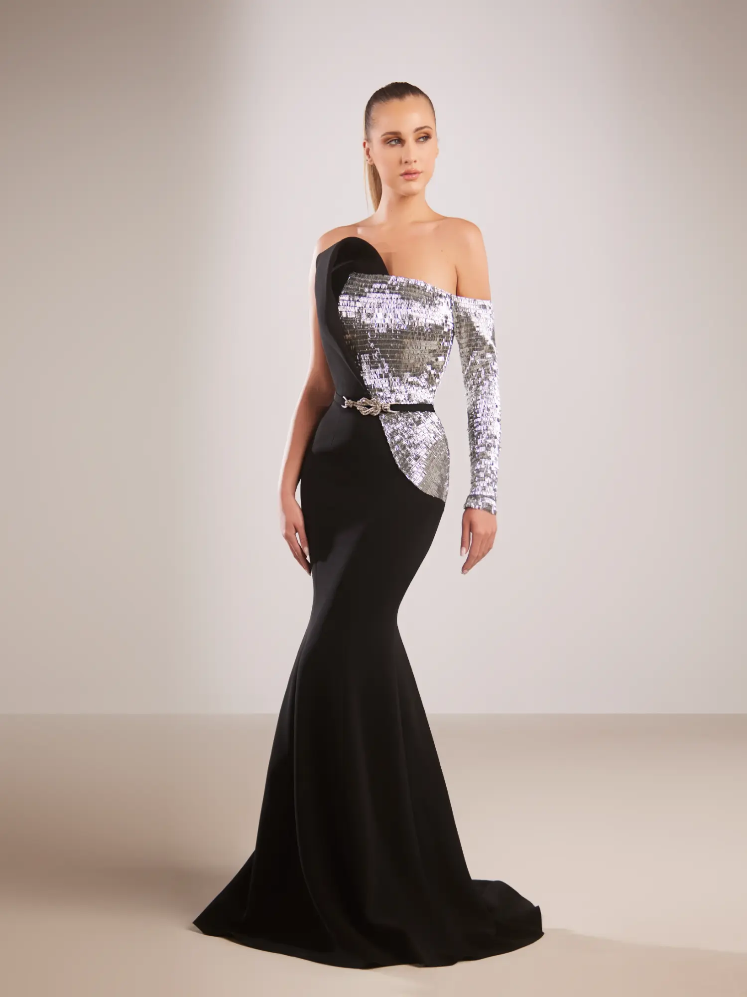 FW190- Strapless black crepe Black US 01